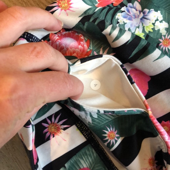 Lululemon // Printed Crop Leggings - Picture 4 of 4